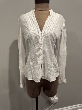 Express Design White Women's Button-Front V-Neck Blouse size M
